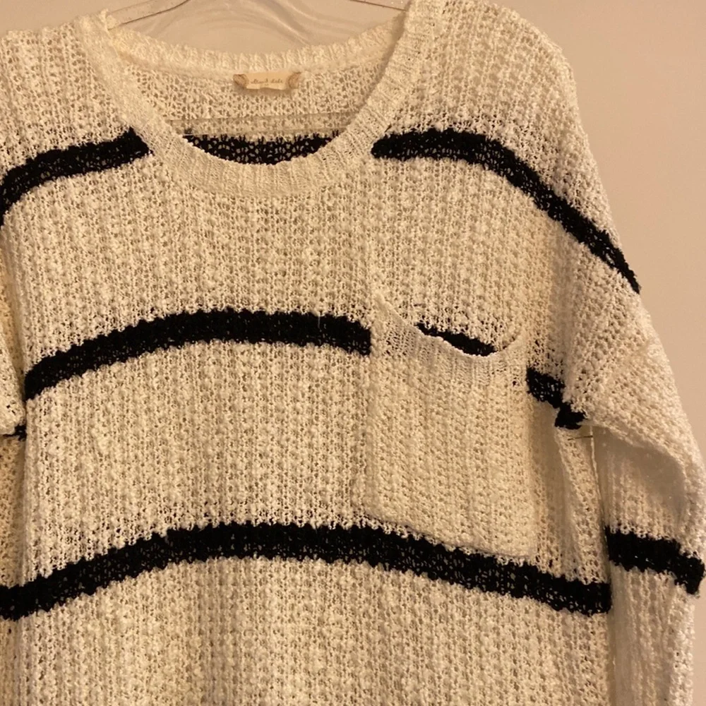 Altered State Ivory and Navy Lightweight Sweater with Open Cable Detail sz M - Picture 2 of 5